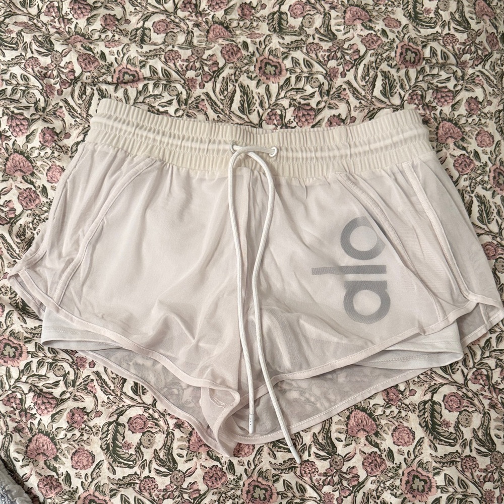 ALO Yoga Women's Light Cream Athletic Shorts